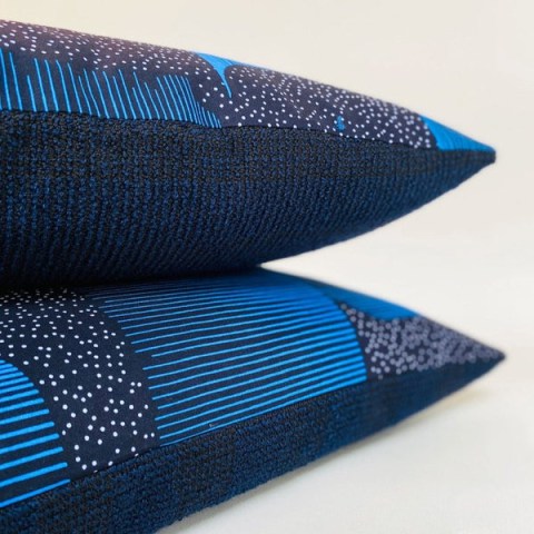 Iki_pude_exponential_blue_detail_40x60cm_mumutane_nordic_design_african_tradition_e2fed9fd-f5c2-4113-8d72-707fd12c49a3_600x